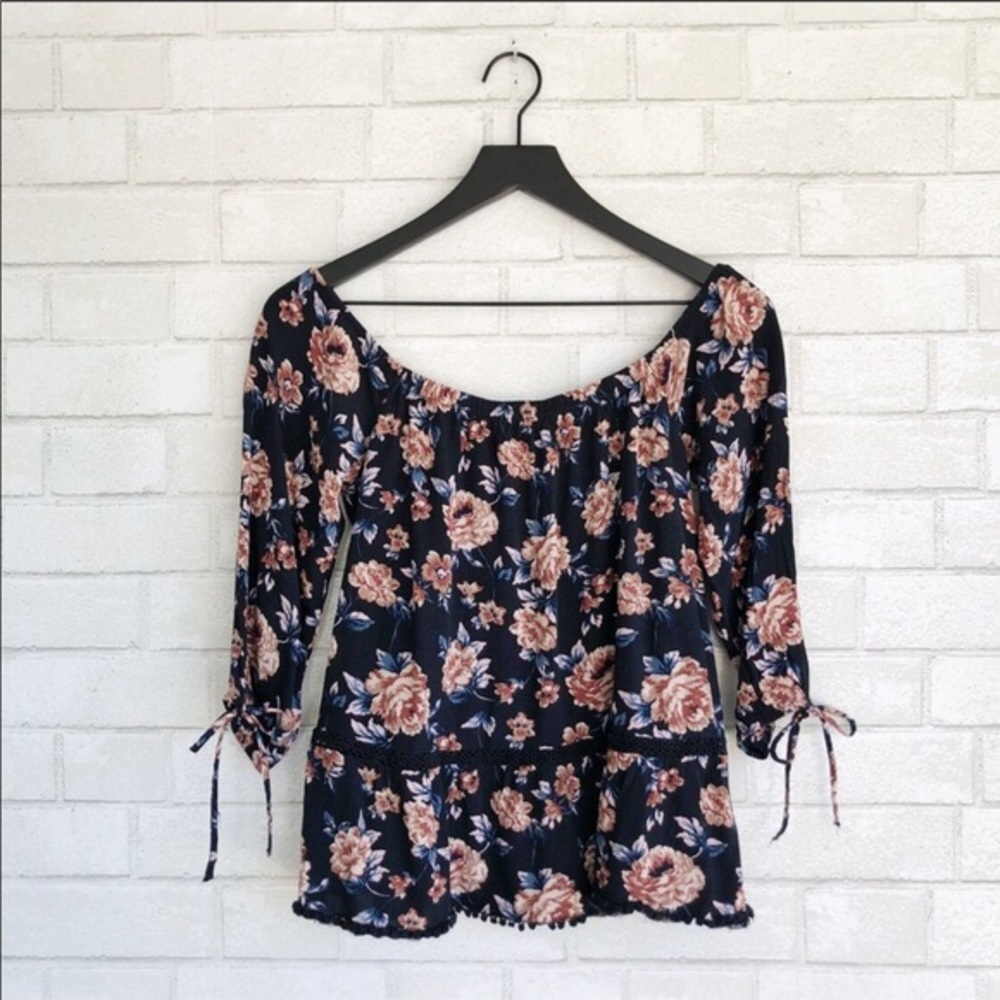 American Eagle 🦅 Navy Blue off shoulder Blouse🌟